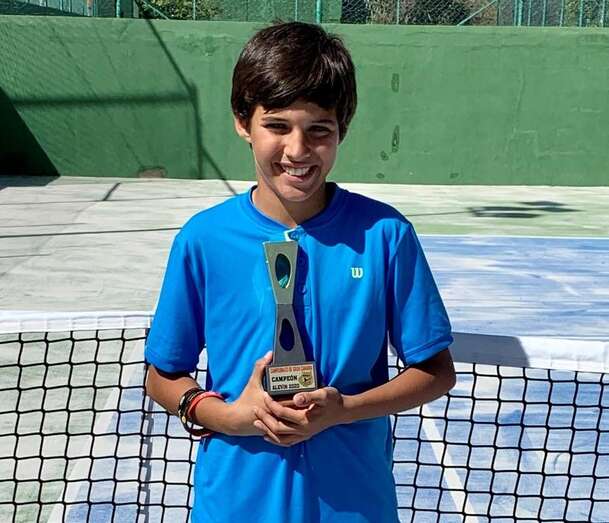 Alberto Pulido Moreno con su trofeo (Foto TA)